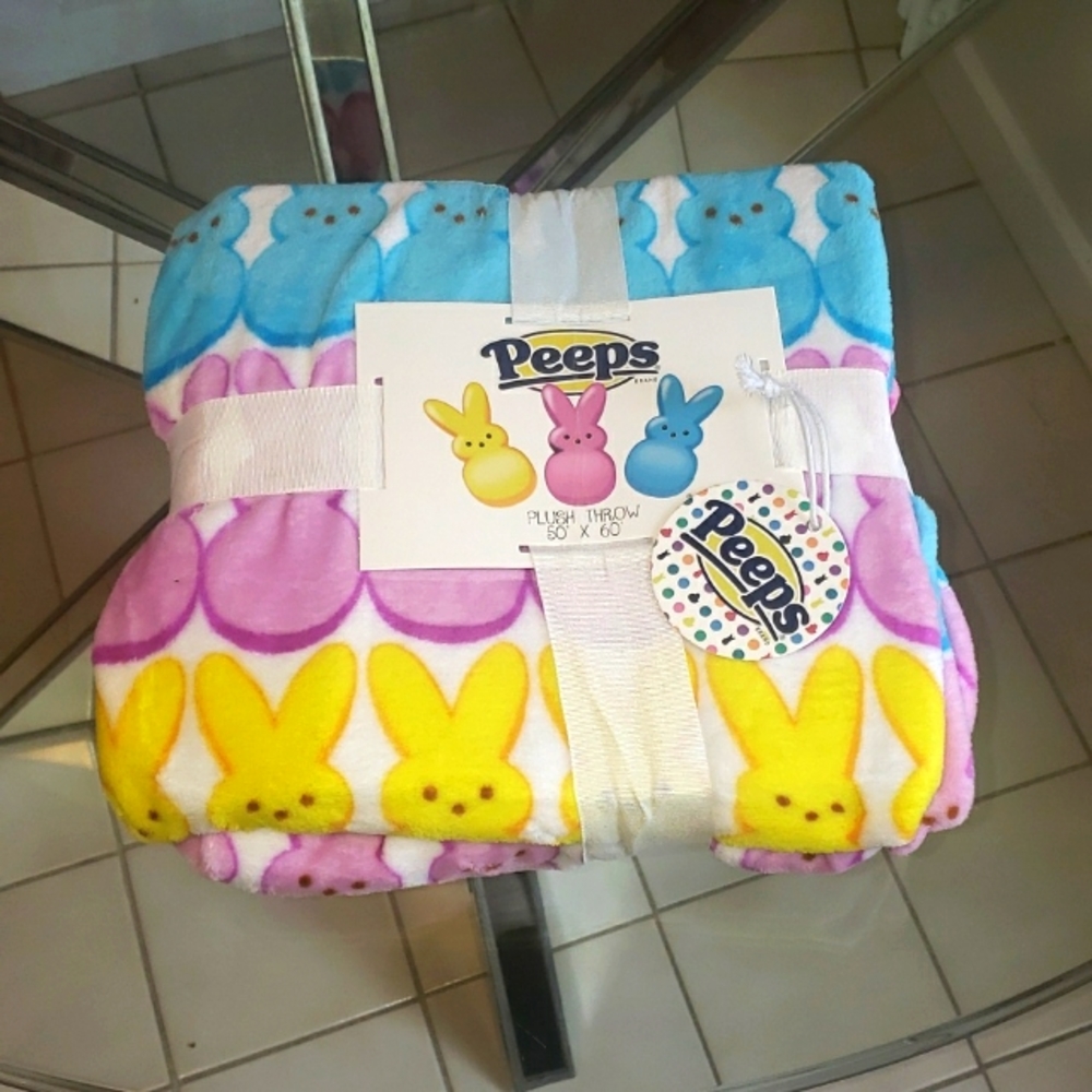 Peep plush throw